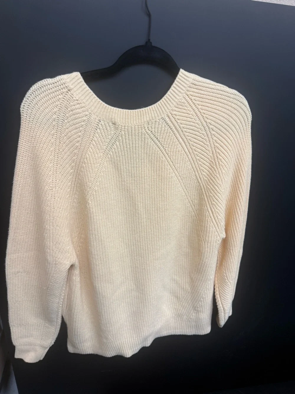 Marled V-Neck Knit Sweater🤍